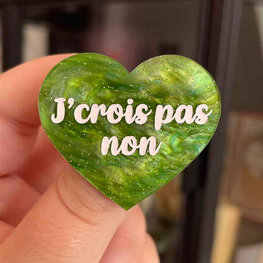Broche "J'crois pas non" en acrylique marbrée verte à paillettes