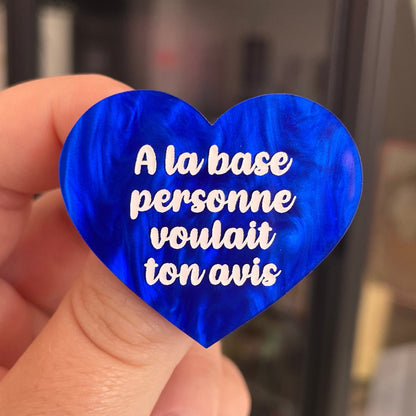 Broche "A la base personne voulait ton avis" en acrylique marbrée bleue foncée