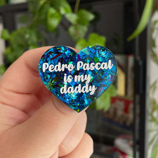 Broche "Pedro Pascal is my daddy" en acrylique à gros confettis bleus et verts