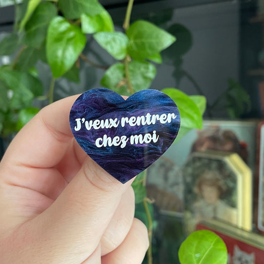 Broche "J'veux rentrer chez moi" en acrylique marbrée bleue, noire et violette