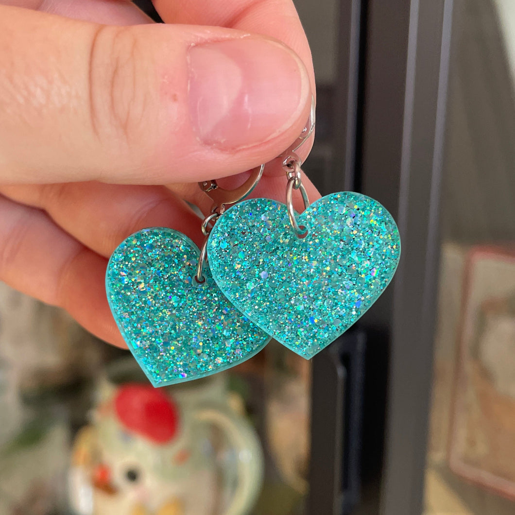 Boucles d'oreilles coeurs pendantes en acrylique à paillettes turquoise