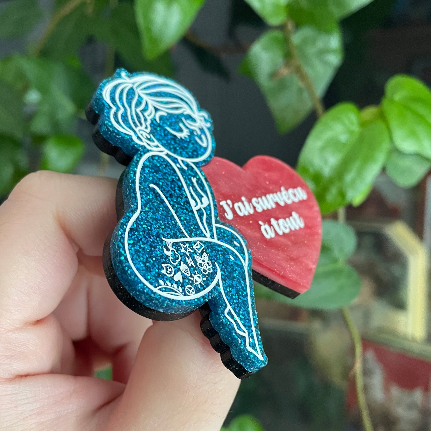 [COLLAB AVEC BIG BOOBS AND LITTLE TOES] Broche petite personne bleue