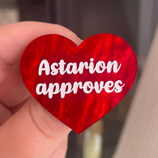 [CONTRÔLE TECHNIQUE] Broche "Astarion approves" en acrylique marbrée rouge