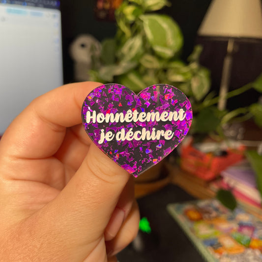Broche "Honnêtement je déchire" en acrylique noire avec des éclats de confettis violets