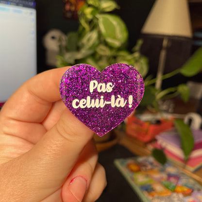 Duo de broches "Abaisse le levier, Kronk"/"Pas celui-là !" en acrylique à paillettes violettes