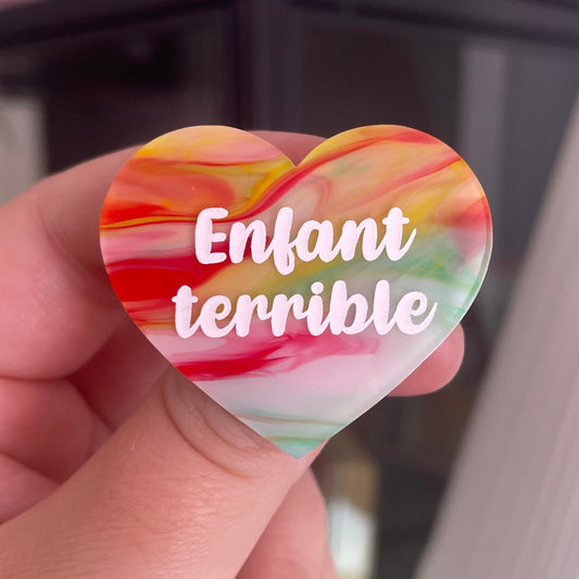 [CONTRÔLE TECHNIQUE] Broche "Enfant terrible" en acrylique marbrée multicolore