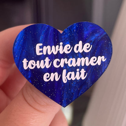 [CONTRÔLE TECHNIQUE] Broche "Envie de tout cramer en fait" en acrylique marbrée bleue à paillettes