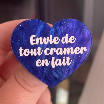 [CONTRÔLE TECHNIQUE] Broche "Envie de tout cramer en fait" en acrylique marbrée bleue à paillettes