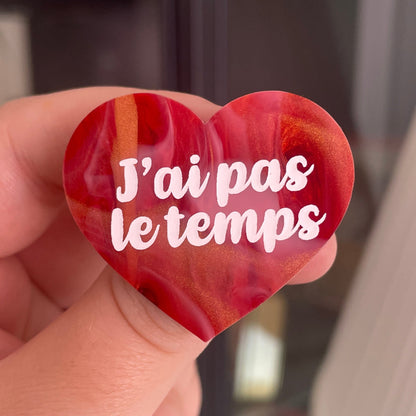 [CONTRÔLE TECHNIQUE] Broche "J'ai pas le temps" en acrylique marbrée rouge, dorée et blanche