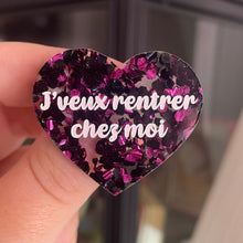 Charger l&#39;image dans la galerie, [CONTRÔLE TECHNIQUE] Broche &quot;J&#39;veux rentrer chez moi&quot; en acrylique semi transparente avec des confettis fuchsia et noirs