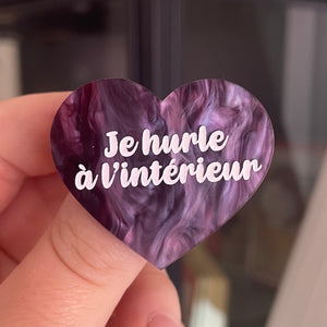 [CONTRÔLE TECHNIQUE] Broche "Je hurle à l'intérieur" en acrylique marbrée violet foncé et clair