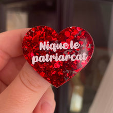 Charger l&#39;image dans la galerie, [CONTRÔLE TECHNIQUE] Broche &quot;Nique le patriarcat&quot; en acrylique semi-transparente avec des confettis rouges