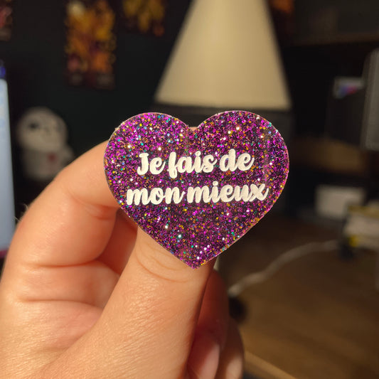 Broche "Je fais de mon mieux" en acrylique à paillettes violettes