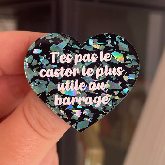 [CONTRÔLE TECHNIQUE] Broche "T'es pas le castor le plus utile au barrage" en acrylique noire avec des éclats de confettis turquoise