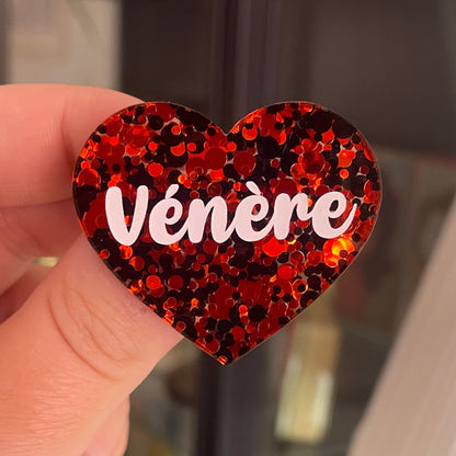 [CONTRÔLE TECHNIQUE] Broche "Vénère" en acrylique semi-transparente à pois rouges et noires