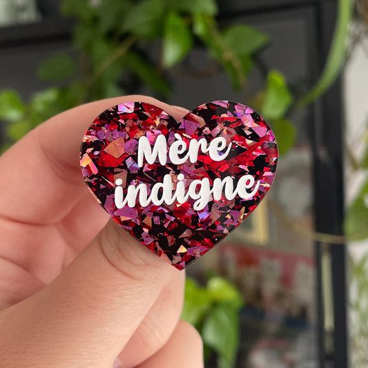 Broche "Mère indigne" en acrylique noire à confettis rouges/roses