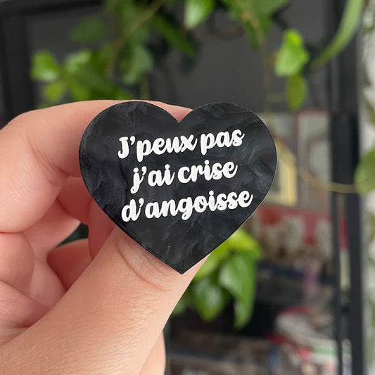 Broche "J'peux pas j'ai crise d'angoisse" en acrylique marbrée noire