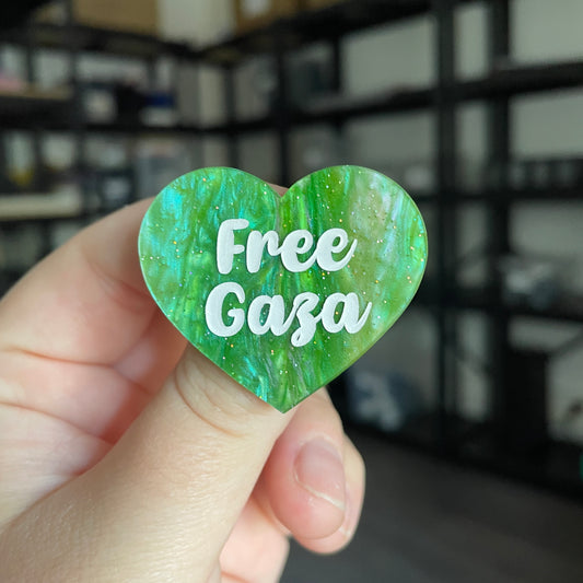 Broche "Free Gaza" en acrylique marbrée verte à paillettes