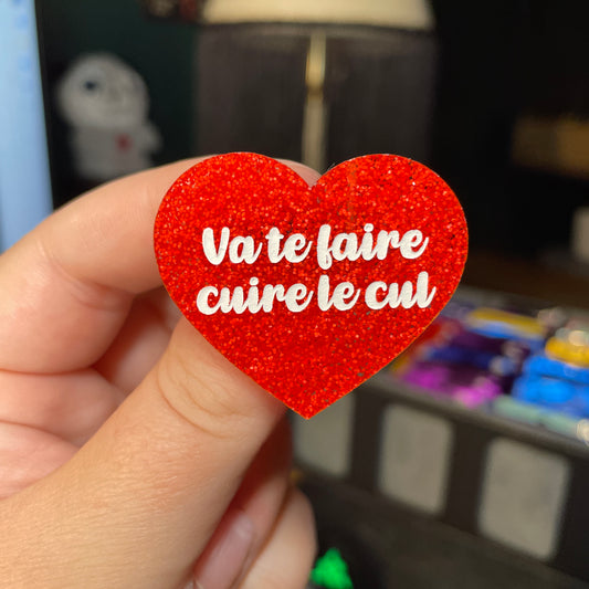 Broche "Va te faire cuire le cul" en acrylique à paillettes oranges