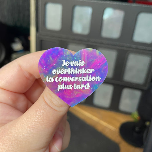Broche "Je vais overthinker la conversation plus tard" en acrylique semi transparente marbrée multicolore