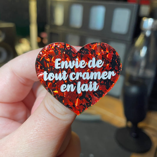 [Contrôle technique] Broche "Envie de tout cramer en fait" en acrylique noire avec des éclats de confettis rouges