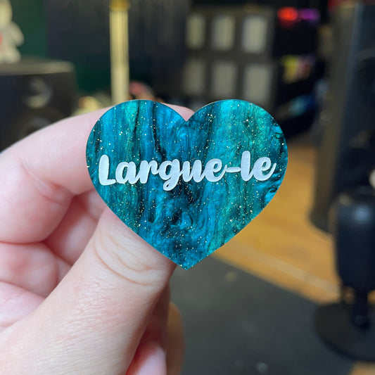 [Contrôle technique] Broche "Largue-le" en acrylique marbrée verte et noire à paillettes