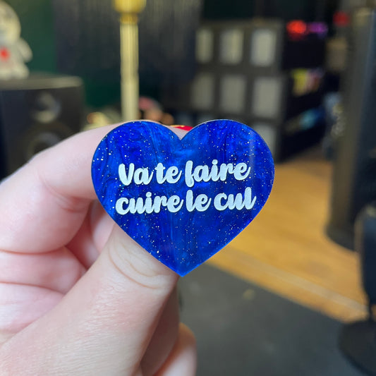 [Contrôle technique] Broche "Va te faire cuire le cul" en acrylique marbrée bleue à paillettes