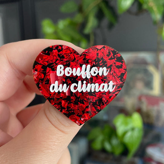 [CONTRÔLE TECHNIQUE] [MASCULIN] Broche "Bouffon du climat" en acrylique noire avec des confettis rouges