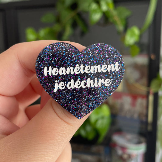 [CONTRÔLE TECHNIQUE] Broche "Honnêtement je déchire" en acrylique à paillettes bleues et roses