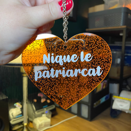 Mini murale "Nique le patriarcat" en acrylique japonaise transparente orange avec des bulles 🫧