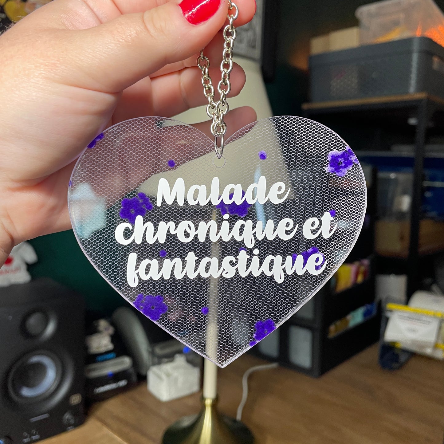 Mini murale "Malade chronique et fantastique" en acrylique japonaise transparente avec du tissu à fleurs violettes