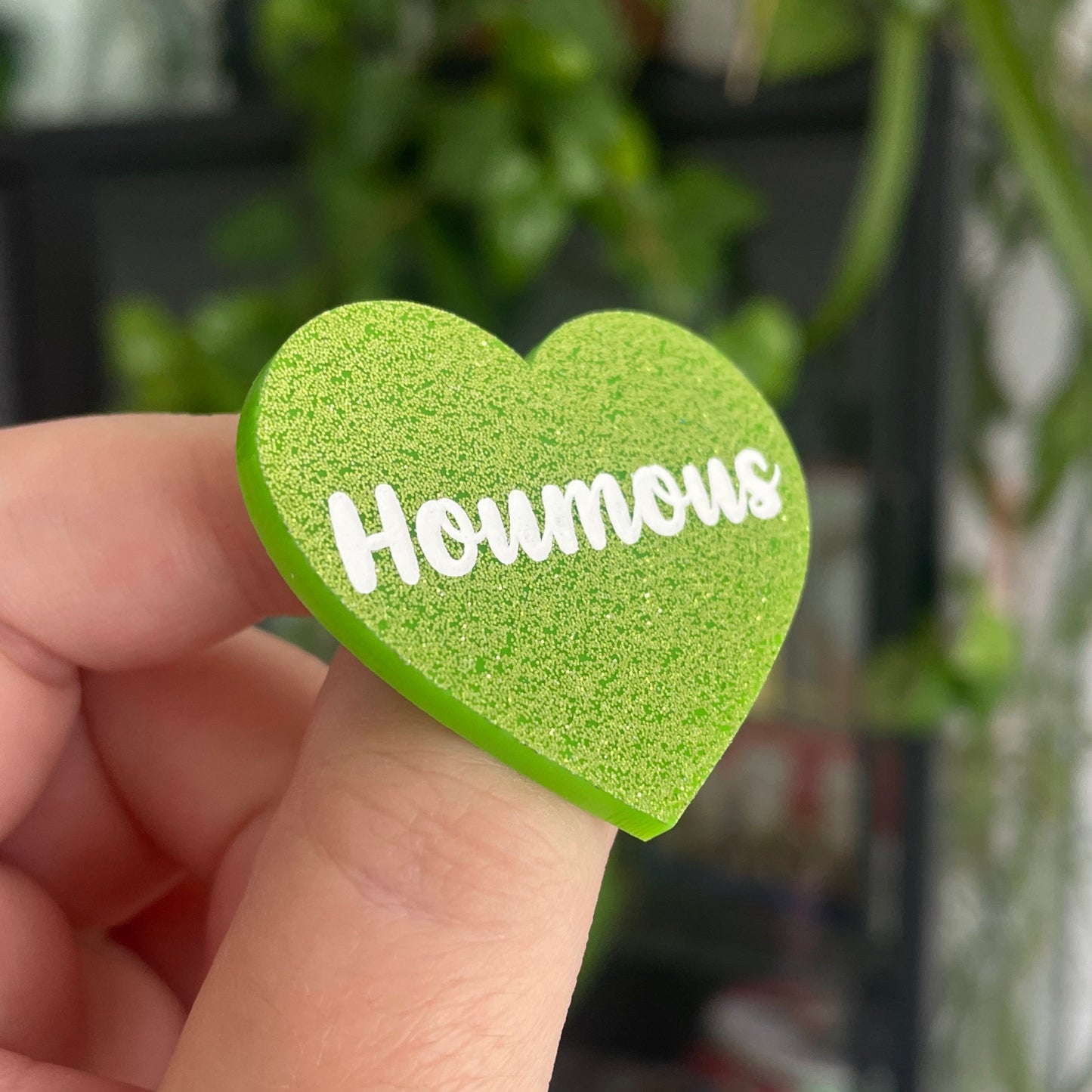 [CONTRÔLE TECHNIQUE] Broche "Houmous" en acrylique verte à paillettes