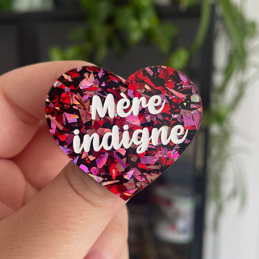 [CONTRÔLE TECHNIQUE] Broche "Mère indigne" en acrylique noire avec des éclats de confettis rouges et roses