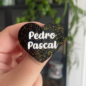 [CONTRÔLE TECHNIQUE] Broche "Pedro Pascal" en acrylique noire à paillettes dorées