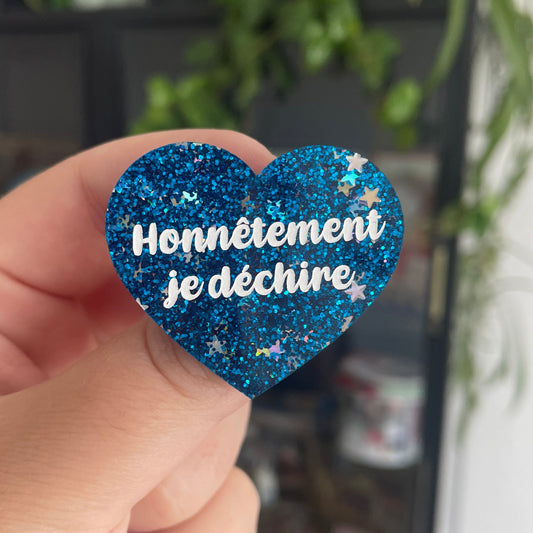 [CONTRÔLE TECHNIQUE] Broche "Honnêtement je déchire" en acrylique à paillettes bleues et confettis étoiles