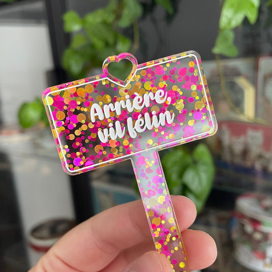 [CONTRÔLE TECHNIQUE] Pic à plante "Arrière, vil félin" en acrylique transparente avec des pois jaunes et roses