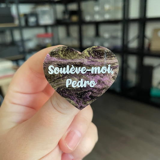 Broche "Soulève-moi, Pedro" en acrylique marbrée noire, violette et dorée à paillettes