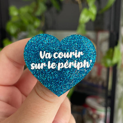Broche "Va courir sur le périph'" en acrylique bleue à paillettes
