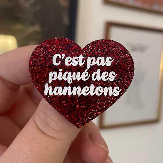 [CONTRÔLE TECHNIQUE] Broche "C'est pas piqué des hannetons" en acrylique à paillettes rouges