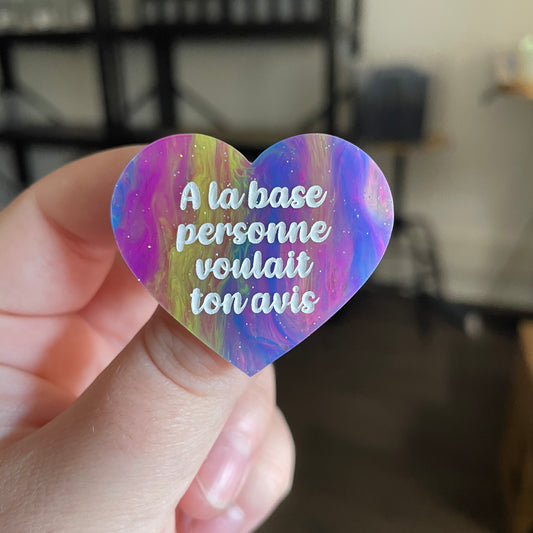 Broche "A la base personne voulait ton avis" en acrylique semi transparente marbrée multicolore