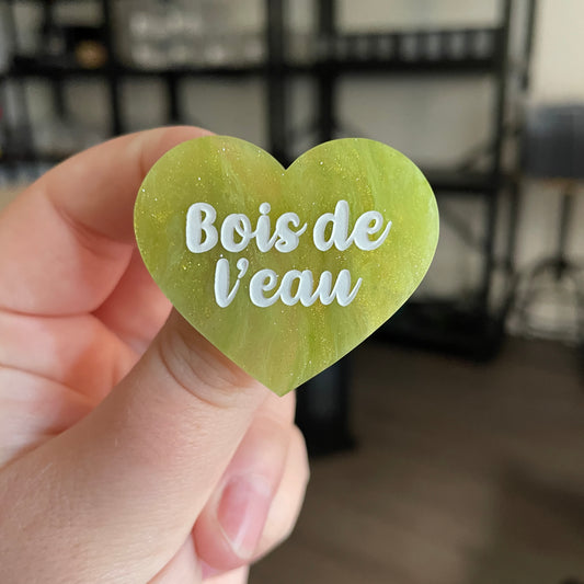 Broche "Bois de l'eau" en acrylique marbrée verte et dorée