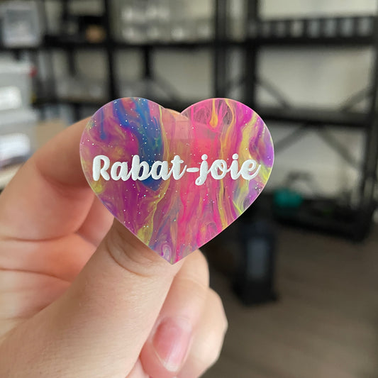 [CONTRÔLE TECHNIQUE] Broche "Rabat-joie" en acrylique semi transparente marbrée multicolore