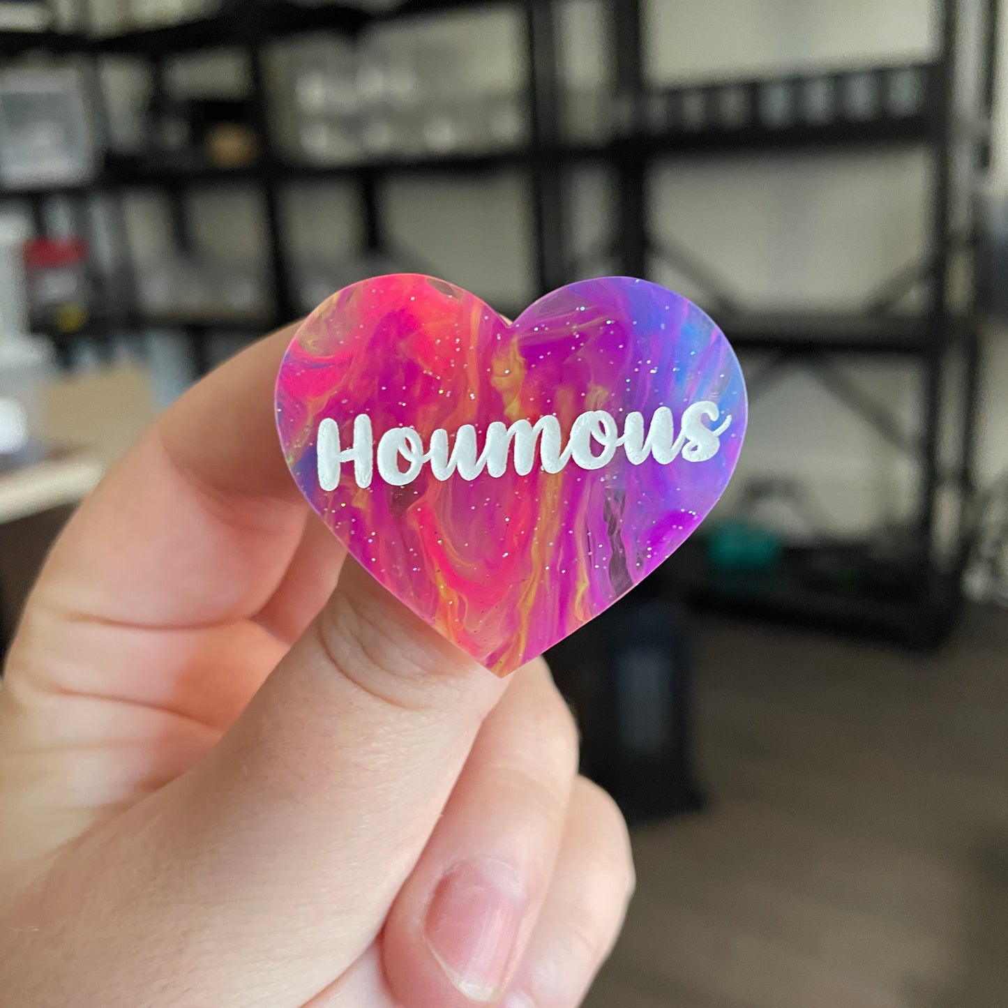 [CONTRÔLE TECHNIQUE] Broche "Houmous" en acrylique semi transparente marbrée multicolore