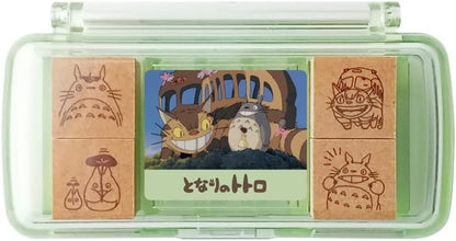 Boite de 4 tampons Totoro avec un encreur