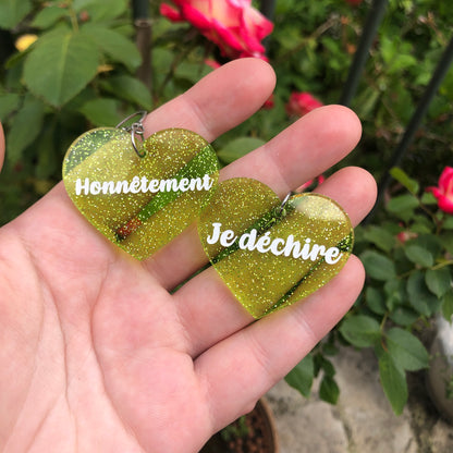 Boucles d'oreilles "Honnêtement" / "Je déchire" en acrylique transparente verte à paillettes