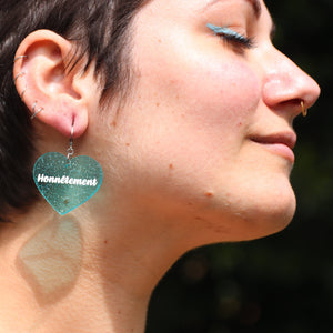 Boucles d'oreilles "Honnêtement" / "Je déchire" en acrylique transparente bleue à paillettes