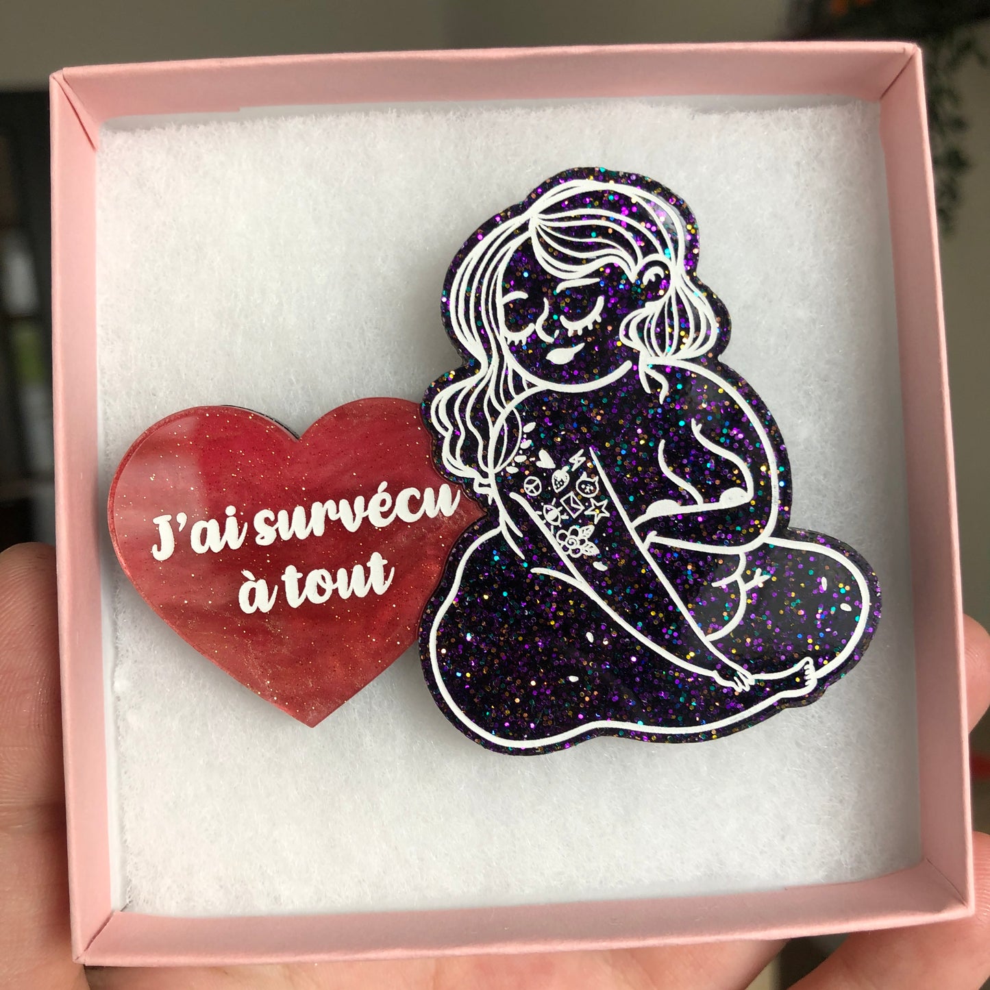 [COLLAB AVEC BIG BOOBS AND LITTLE TOES] Broche petite personne violette