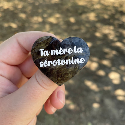 Broche "Ta mère la sérotonine" en acrylique marbrée grise, noire et dorée