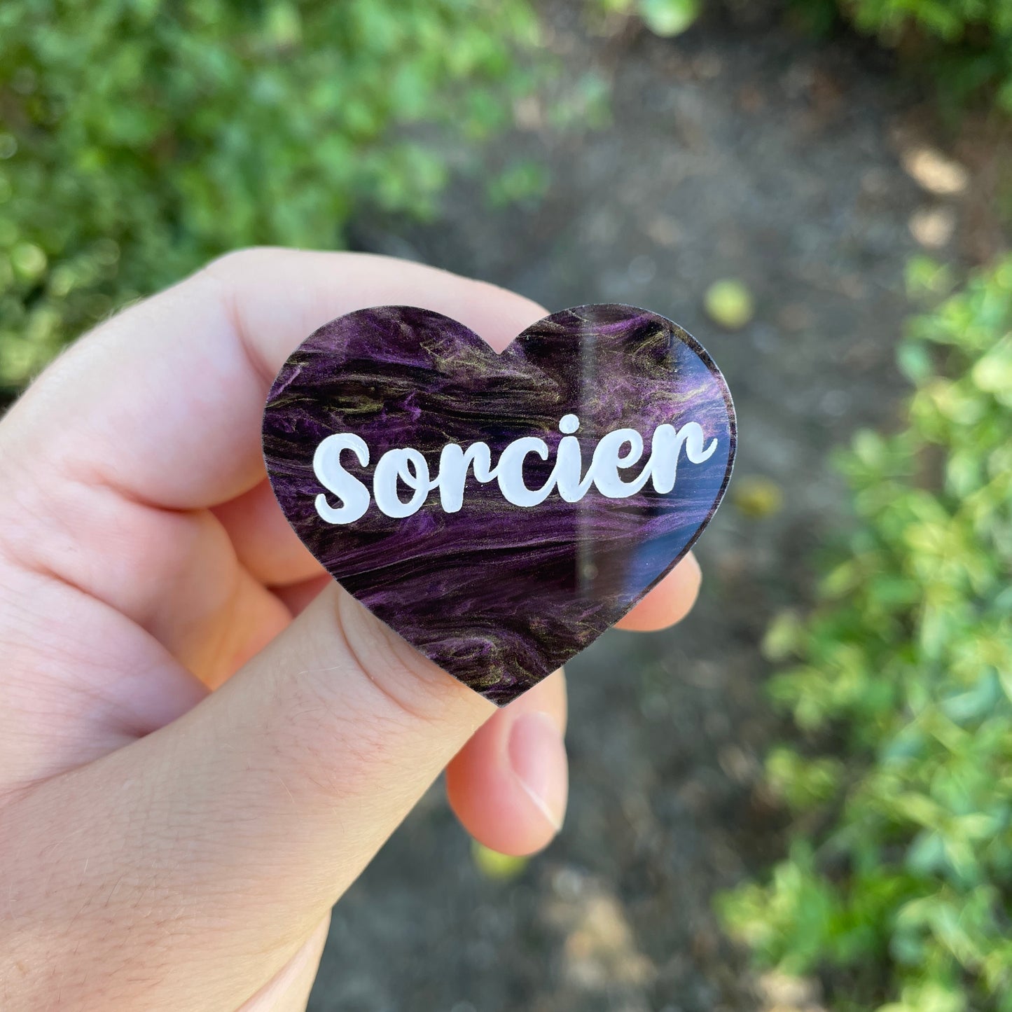 [MASCULIN] Broche "Sorcier" en acrylique marbrée noire, dorée et violette