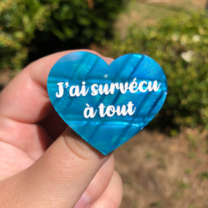 Broche "J'ai survécu à tout" en acrylique de sirène bleue